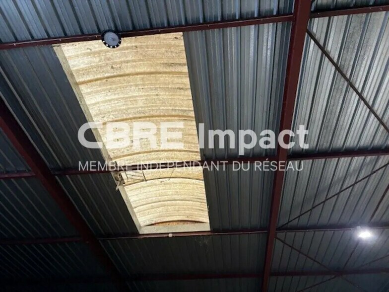 Flex in Reims for lease - Interior Photo - Image 3 of 8