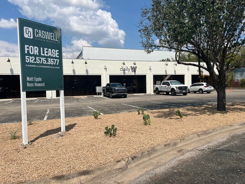 2110 Whitehorse Trl, Austin, TX à louer - Photo du bâtiment - Image 1 de 2