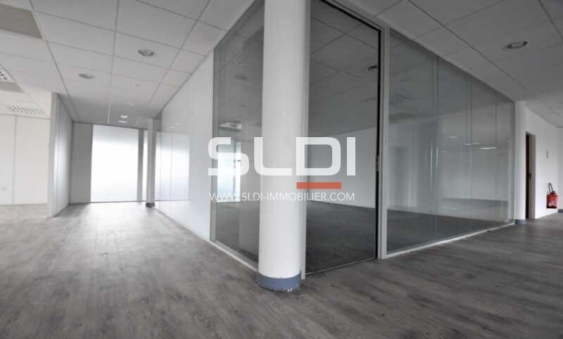 Office in Saint-Priest for lease - Interior Photo - Image 3 of 3