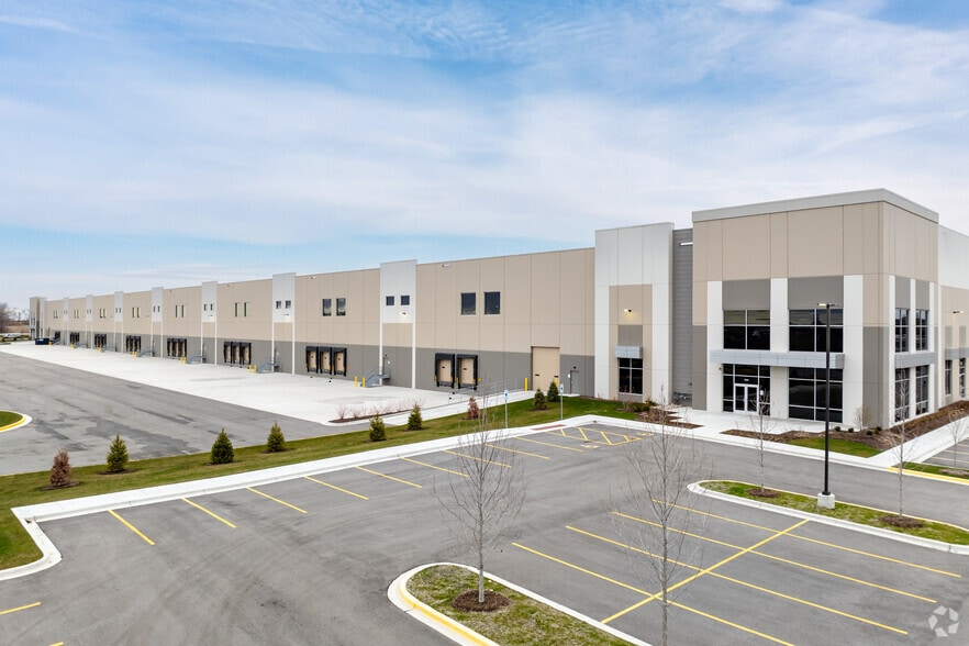 3010 Longmeadow Pky, Algonquin, IL for lease - Primary Photo - Image 1 of 6