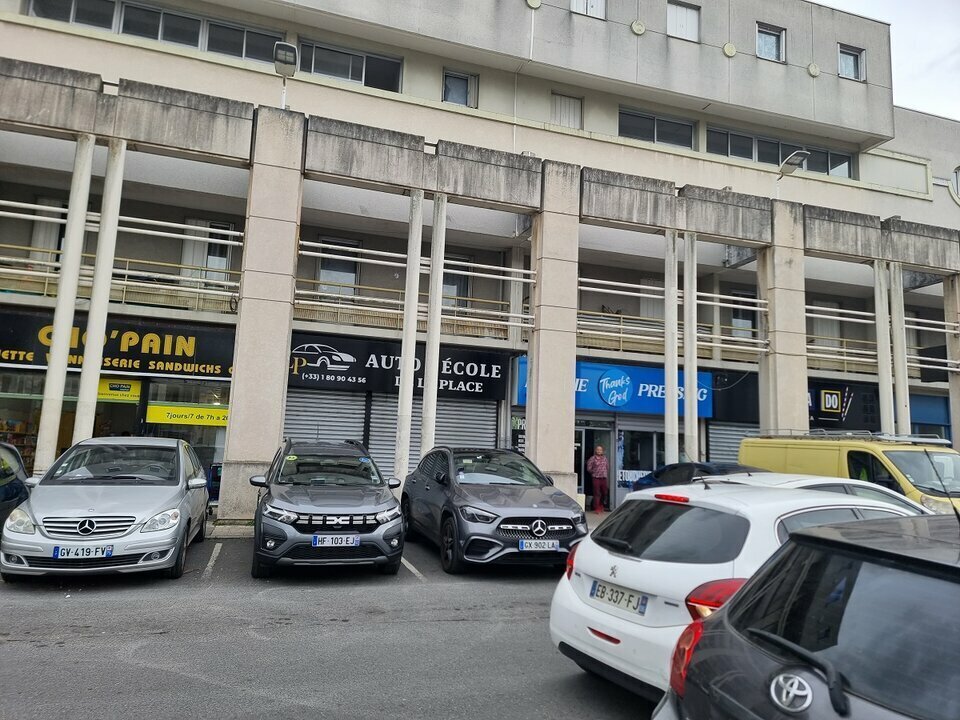 Industrial in Le Blanc-Mesnil for lease Building Photo- Image 1 of 9