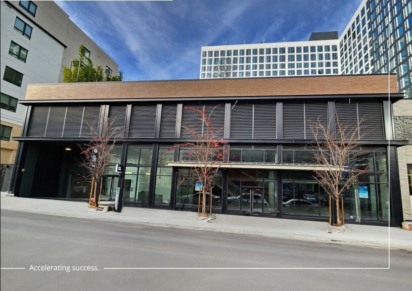300 24th St, Oakland, CA for lease Primary Photo- Image 1 of 2