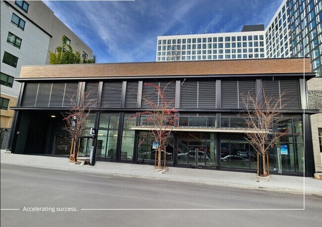 Plus de détails pour 300 24th St, Oakland, CA - Bureau/Commerce de détail à louer
