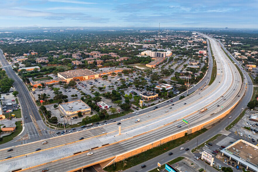 13435 N Highway 183, Austin, TX à louer - Photo du bâtiment - Image 2 de 10