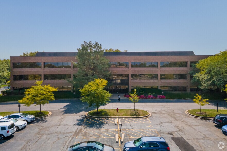 1110 Lake Cook Rd, Buffalo Grove, IL à louer - Photo du bâtiment - Image 2 de 17