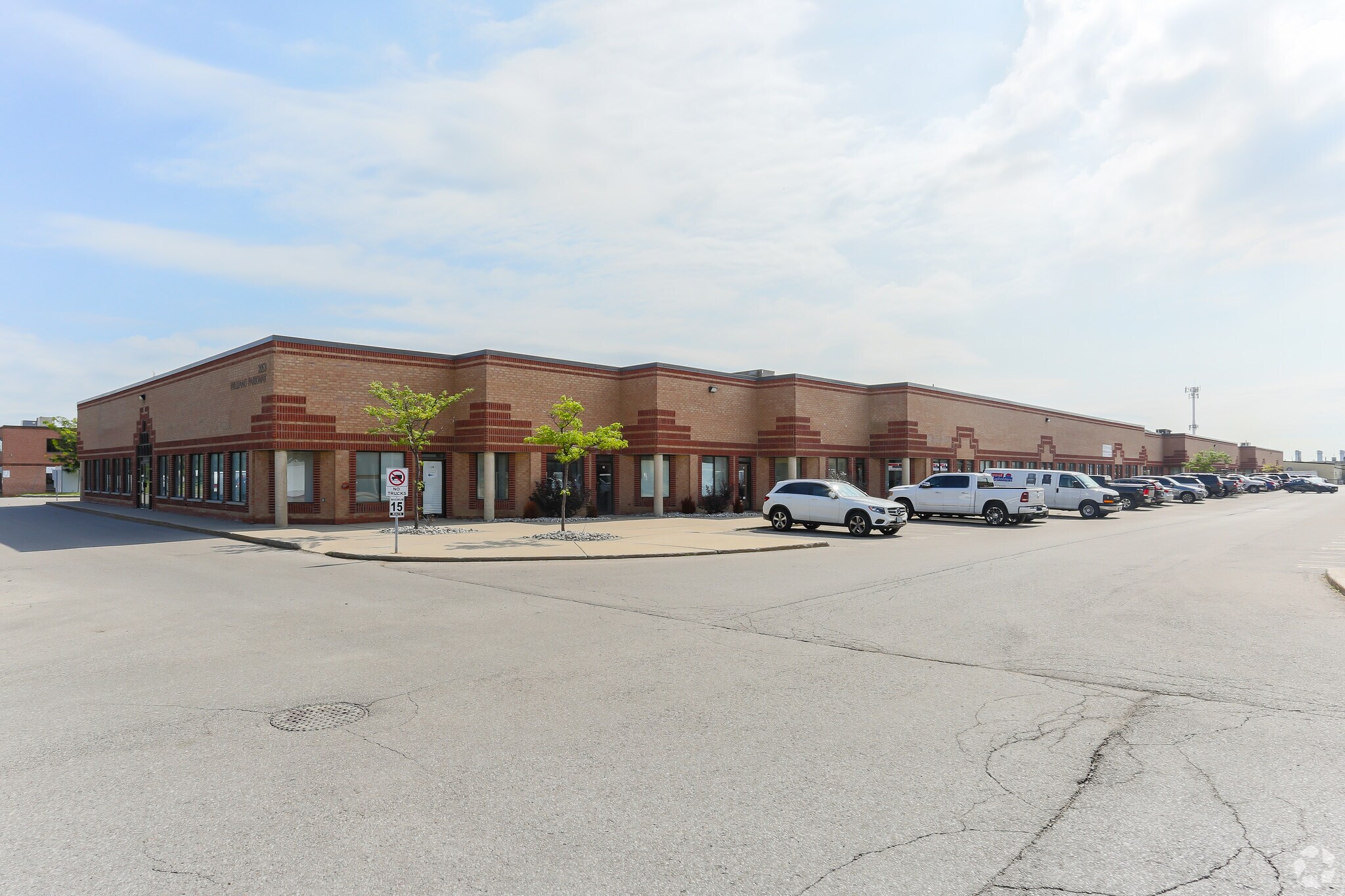 2053 N Williams Pky, Brampton, ON for sale Primary Photo- Image 1 of 5