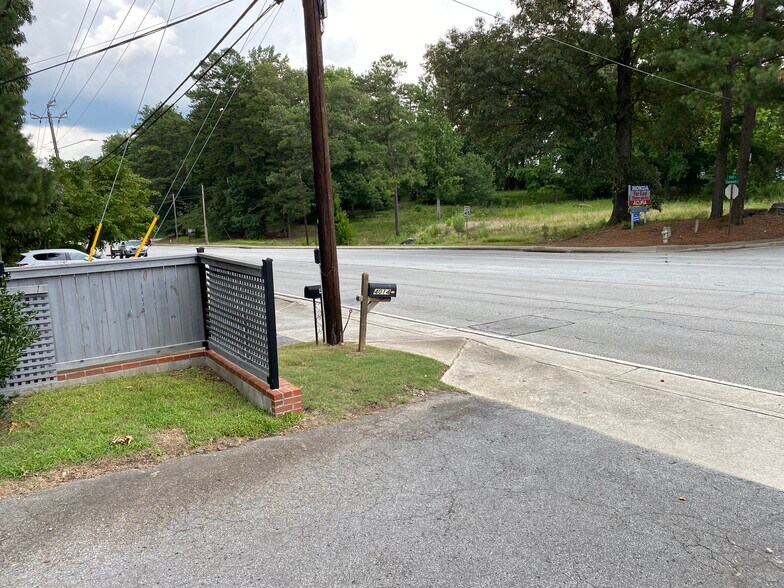 4014 Clairmont Rd, Atlanta, GA à louer - Photo du bâtiment - Image 3 de 16