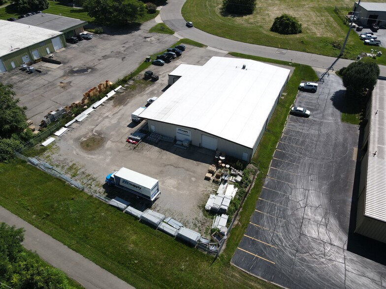 3739 Inpark Cir, Dayton, OH à louer - Photo du bâtiment - Image 3 de 10
