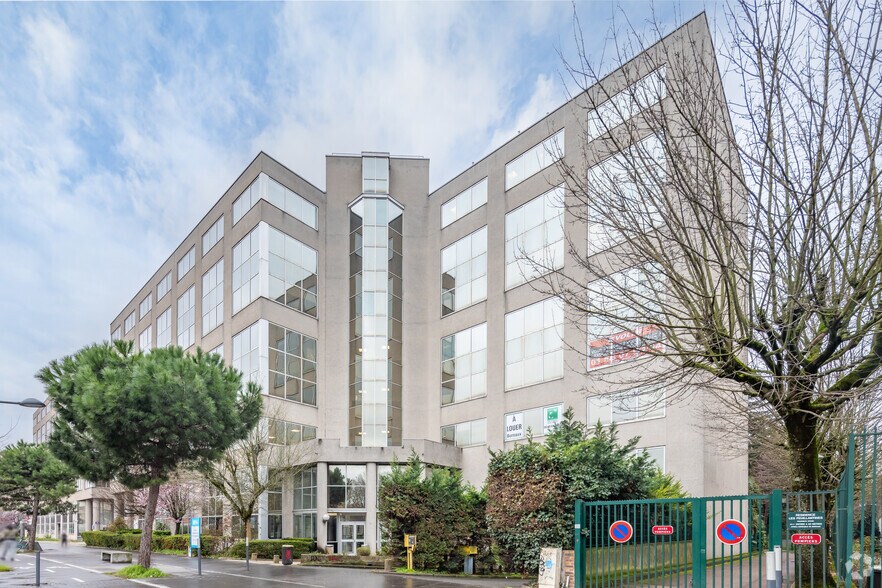100 Avenue De Stalingrad, Villejuif à louer - Photo du bâtiment - Image 1 de 21