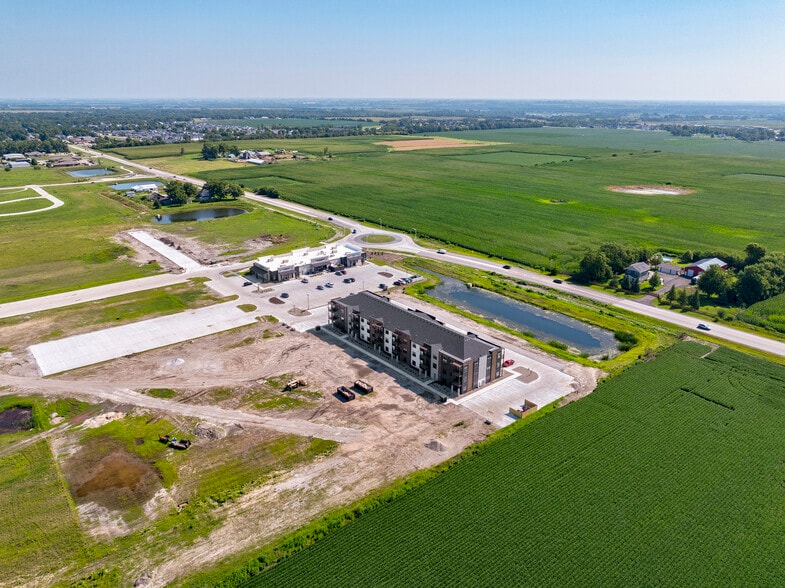 215 Snyder Dr, Huxley, IA for sale - Primary Photo - Image 1 of 17