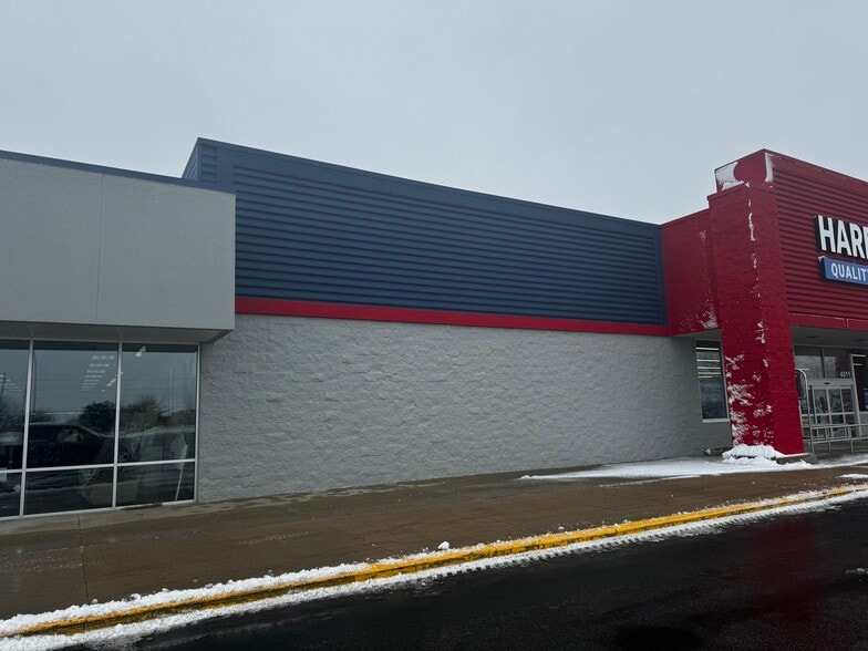 4311 E Lincolnway, Sterling, IL for lease - Building Photo - Image 3 of 13