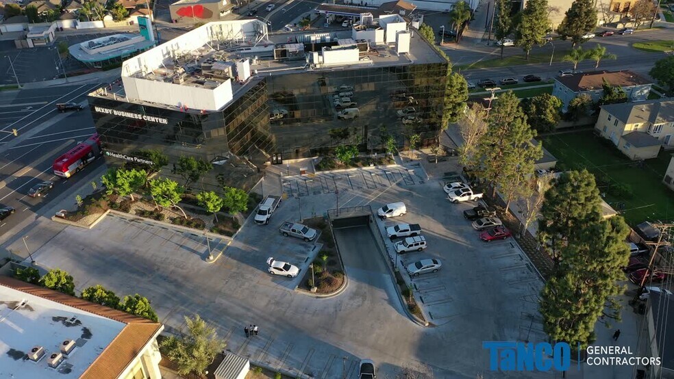 4401 N Atlantic Ave, Long Beach, CA à louer - Vidéo sur l’inscription commerciale - Image 2 de 15