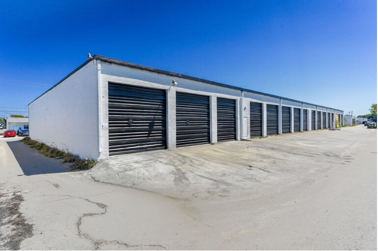 5149-5199 NE 12th Ave, Oakland Park, FL à louer - Photo du bâtiment - Image 2 de 6