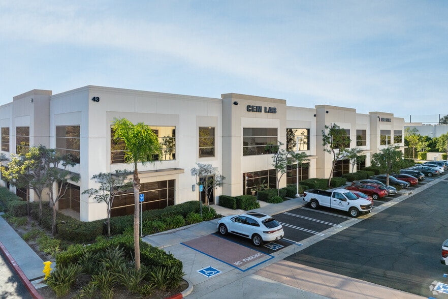 41-55 Post, Irvine, CA à vendre - Photo principale - Image 1 de 5