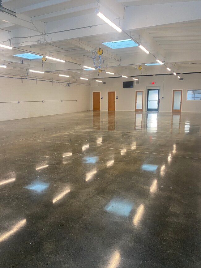 Plus de détails pour 126 Arena St, El Segundo, CA - Local d'activités à louer