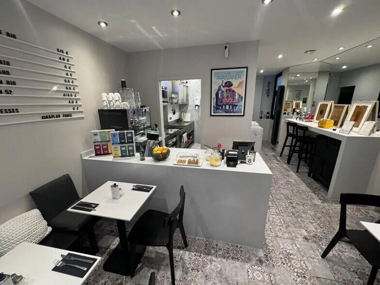 Retail in Paris for sale - Interior Photo - Image 3 of 7