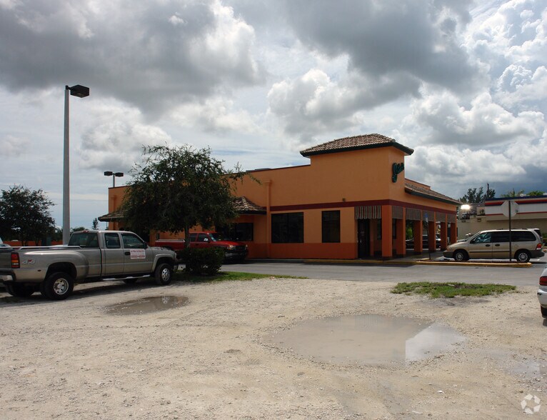 17721 NW 27th Ave, Miami Gardens, FL à louer - Photo du bâtiment - Image 2 de 32