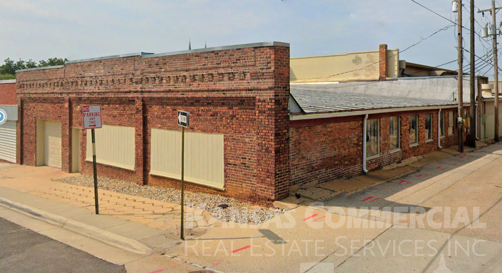 112 SW 4th St, Topeka, KS for lease - Building Photo - Image 1 of 3