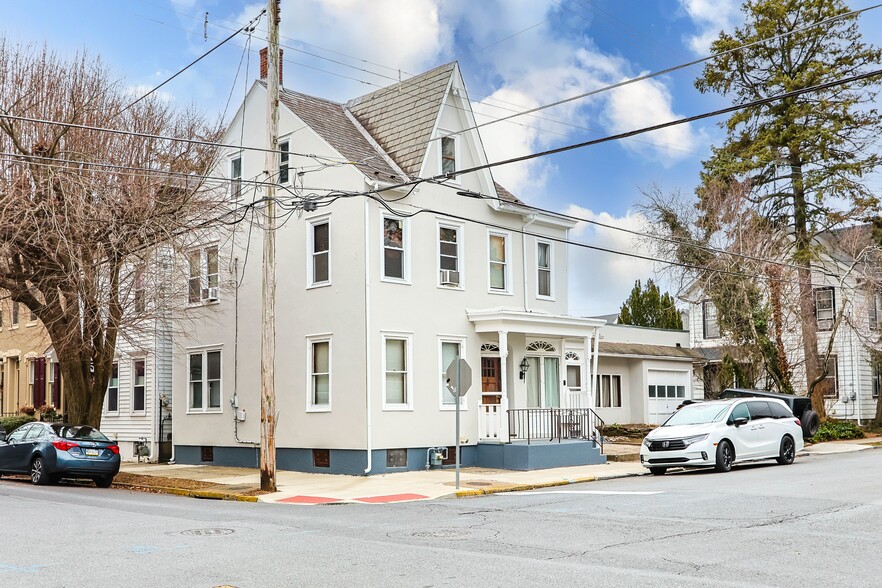 STUDENT RENTAL PORTFOLIO IN EASTON, PA portfolio of 2 properties for sale on LoopNet.ca - Building Photo - Image 3 of 8