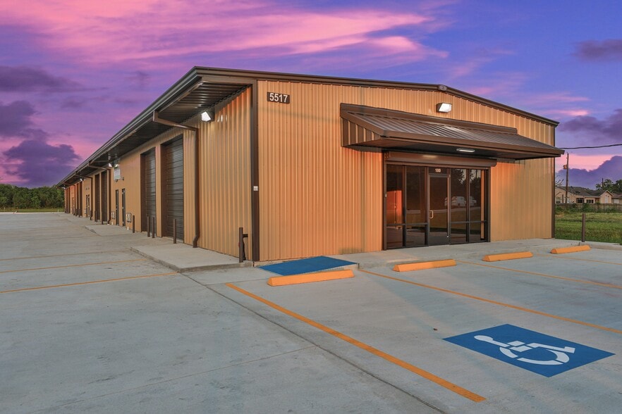 5517 Fm 2004 Rd, Hitchcock, TX for lease - Building Photo - Image 3 of 9