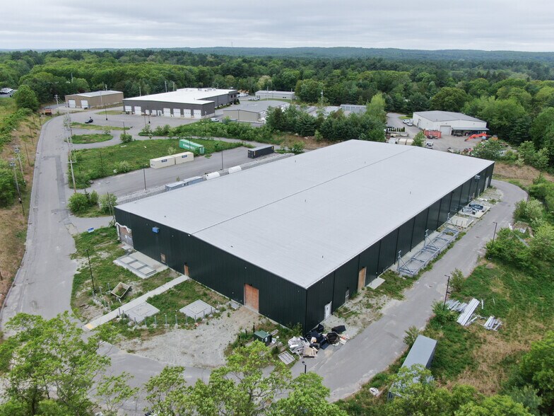 26 Williams Way, Bellingham, MA à vendre - Photo du bâtiment - Image 3 de 7