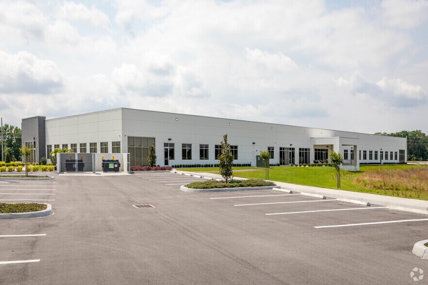 3111 W Pipkin Rd, Lakeland, FL à louer - Photo du bâtiment - Image 3 de 8