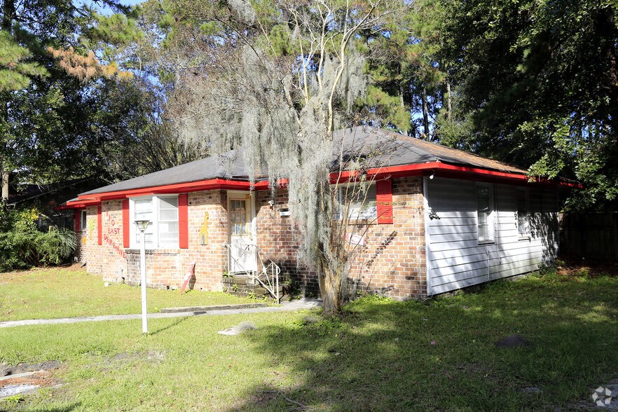 110 E Derenne Ave, Savannah, GA for sale - Primary Photo - Image 1 of 4
