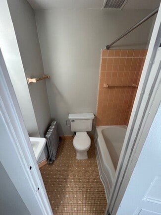 More details for 549 Logan St SE, Grand Rapids, MI - Multifamily for Sale