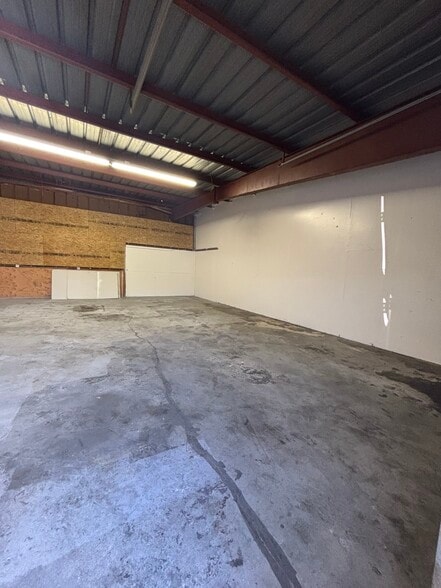 1603-1605 Juliesse Ave, Sacramento, CA for lease - Building Photo - Image 2 of 5