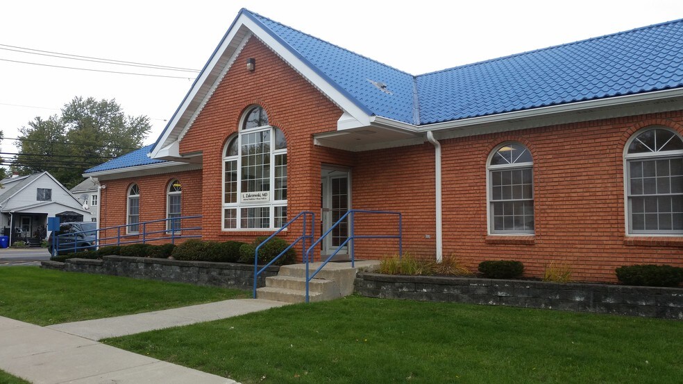 721 Center Rd, West Seneca, NY à vendre - Photo du bâtiment - Image 2 de 2