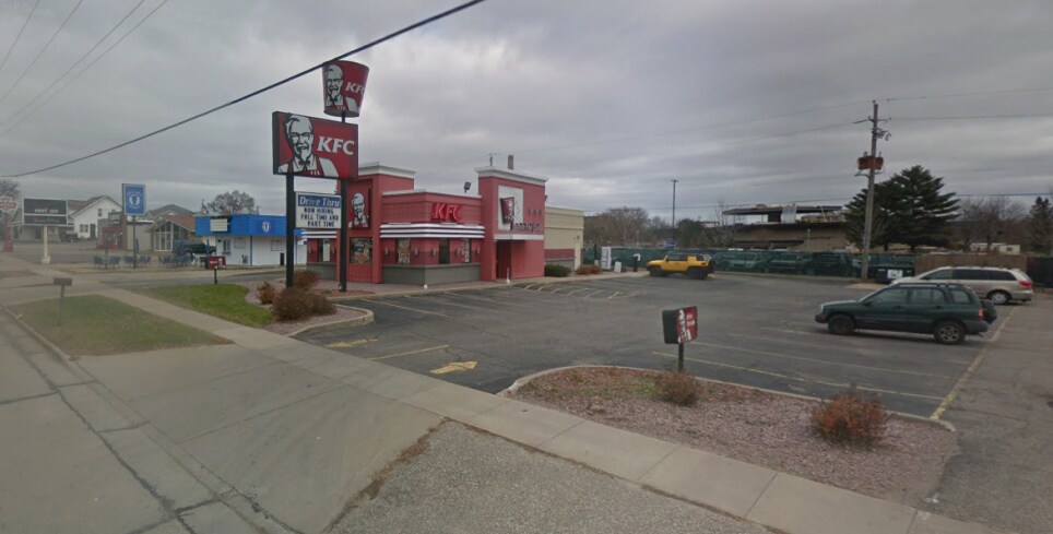 327 Division St, Stevens Point, WI for lease - Building Photo - Image 2 of 2