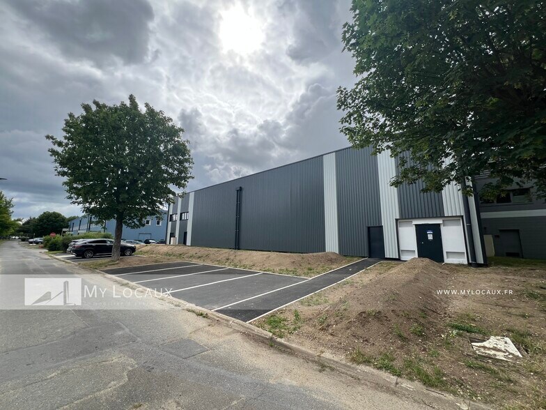 12 Rue André Ampére, Saint-Ouen-l'Aumône à louer - Photo du bâtiment - Image 2 de 8