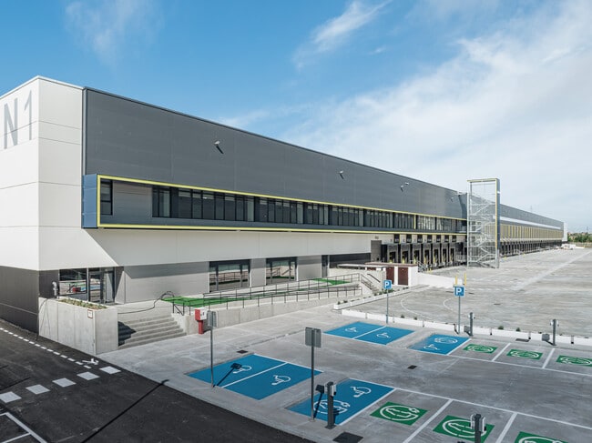 Plus de détails pour Calle de Gregorio Marañón, 2, Getafe - Industriel à louer