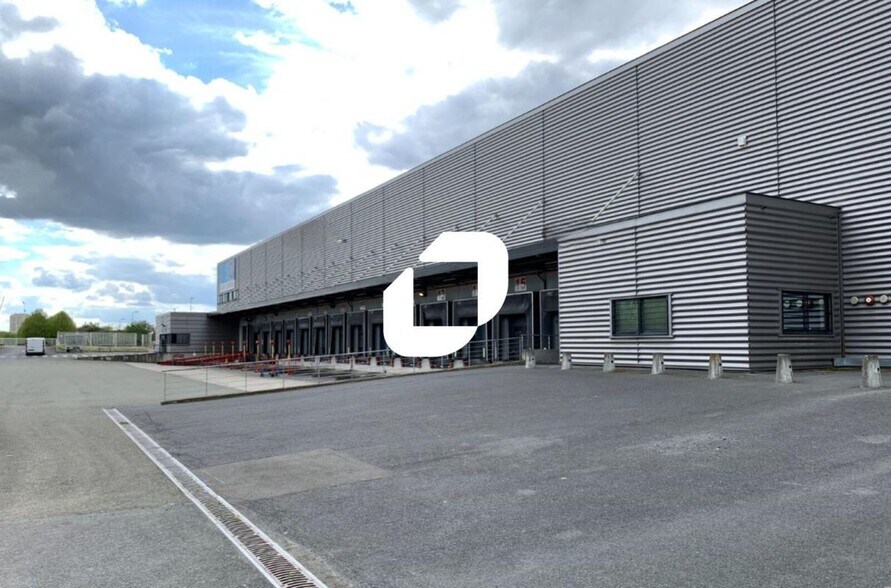 Flex in Verneuil-en-Halatte for lease - Building Photo - Image 3 of 8