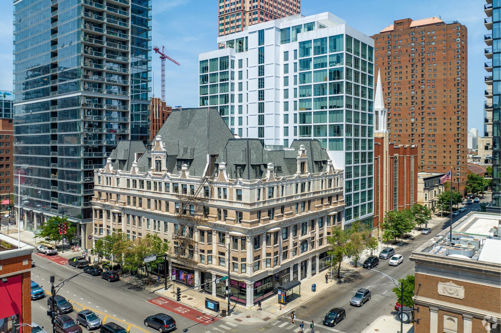 800 N Clark St, Chicago, IL à louer Photo du bâtiment- Image 1 de 4