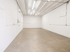 611 NE 42nd St, Deerfield Beach, FL for lease Interior Photo- Image 2 of 3