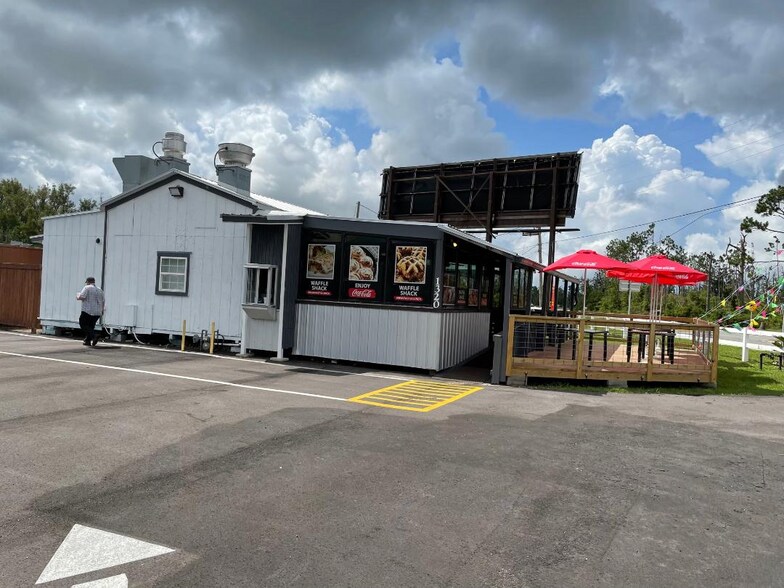 Oyster Bar, Steakhouse & BBQ portefeuille de 3 propriétés à vendre sur LoopNet.ca - Photo du bâtiment - Image 3 de 5