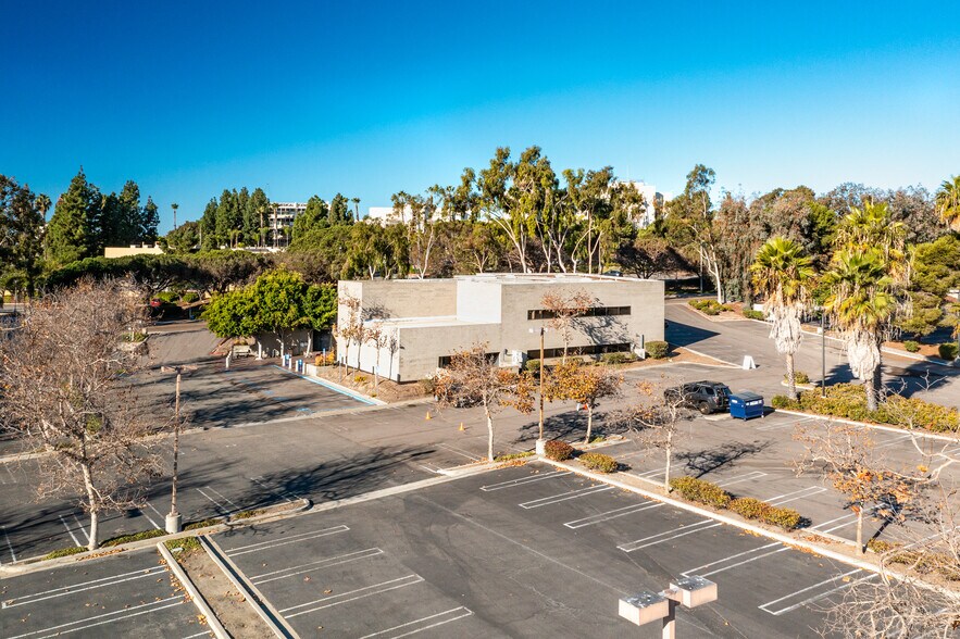 145 Thunder Dr, Vista, CA for lease - Building Photo - Image 3 of 15
