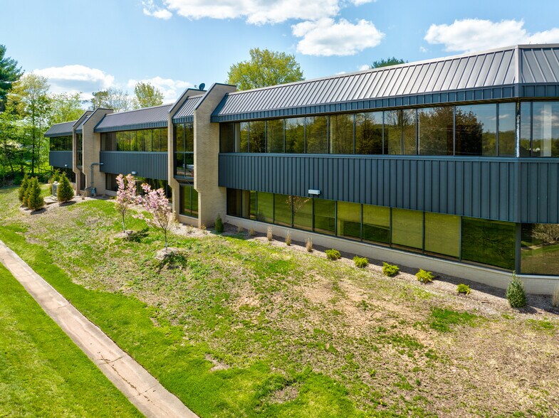 67 Mountain Blvd, Warren, NJ à louer - Photo du bâtiment - Image 2 de 22
