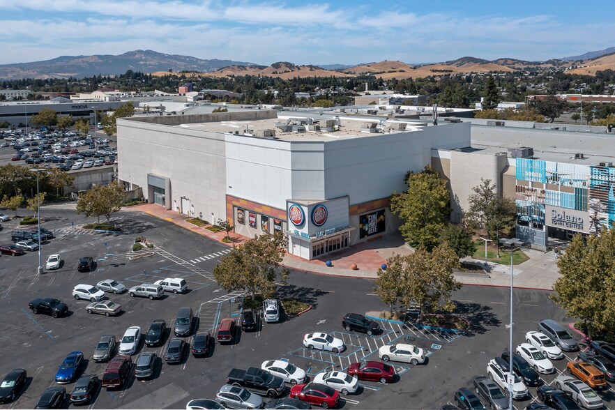 1420 Travis Blvd, Fairfield, CA à louer - Photo du bâtiment - Image 2 de 11