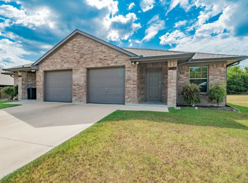 26 Duplex Portfolio, Commerce, TX à vendre - Photo du bâtiment - Image 3 de 30