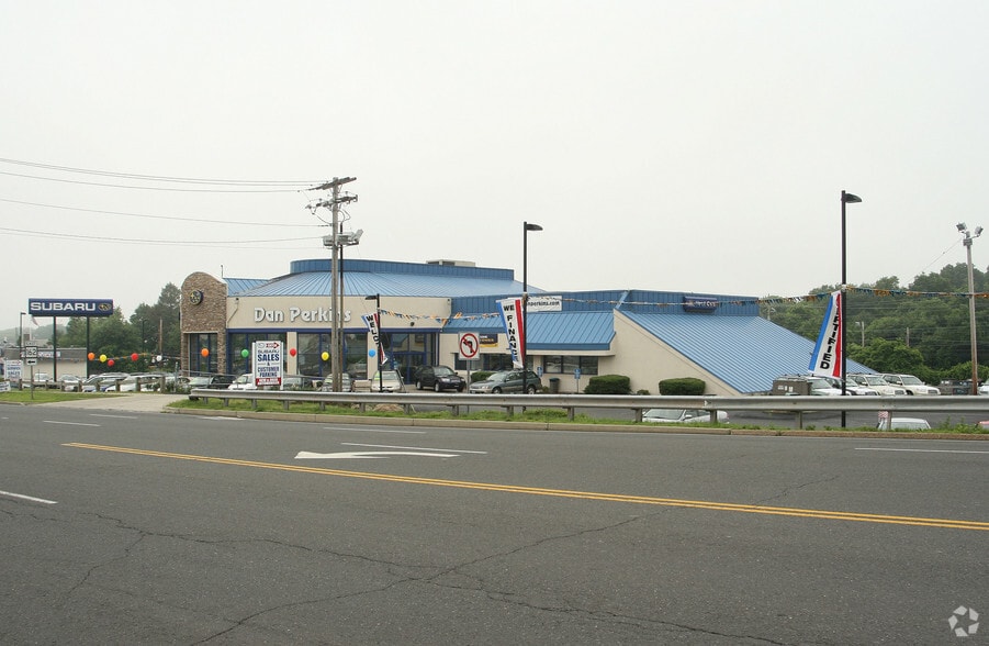 1 & 2 Boston Post Rd portefeuille de 2 propriétés à vendre sur LoopNet.ca - Photo du bâtiment - Image 1 de 2