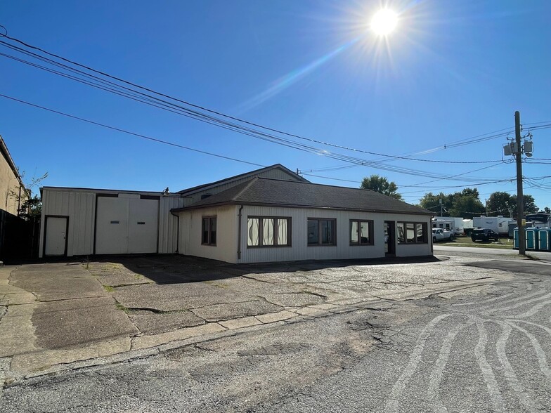 105 N 9th Ave, Evansville, IN for sale - Building Photo - Image 1 of 31