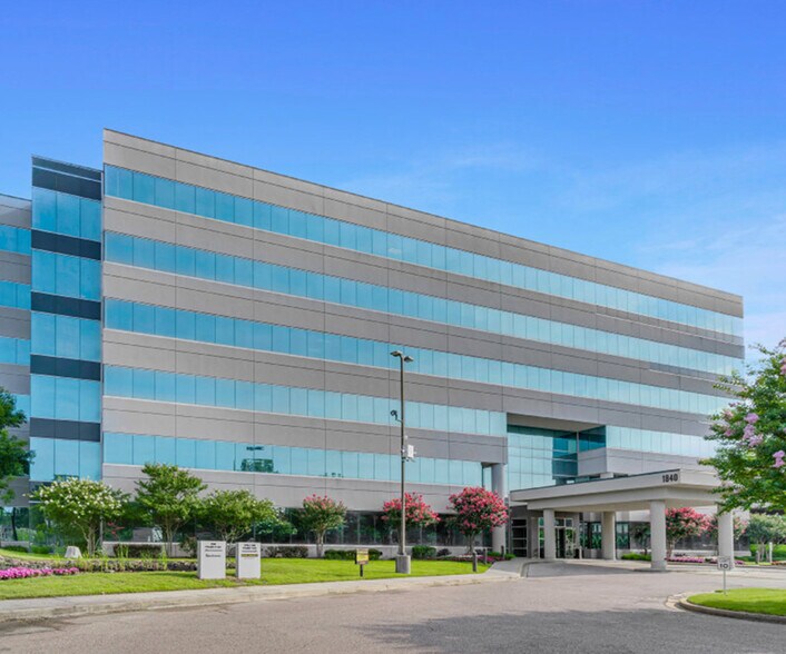 1840 Pyramid Pl, Memphis, TN à louer - Photo du bâtiment - Image 2 de 5