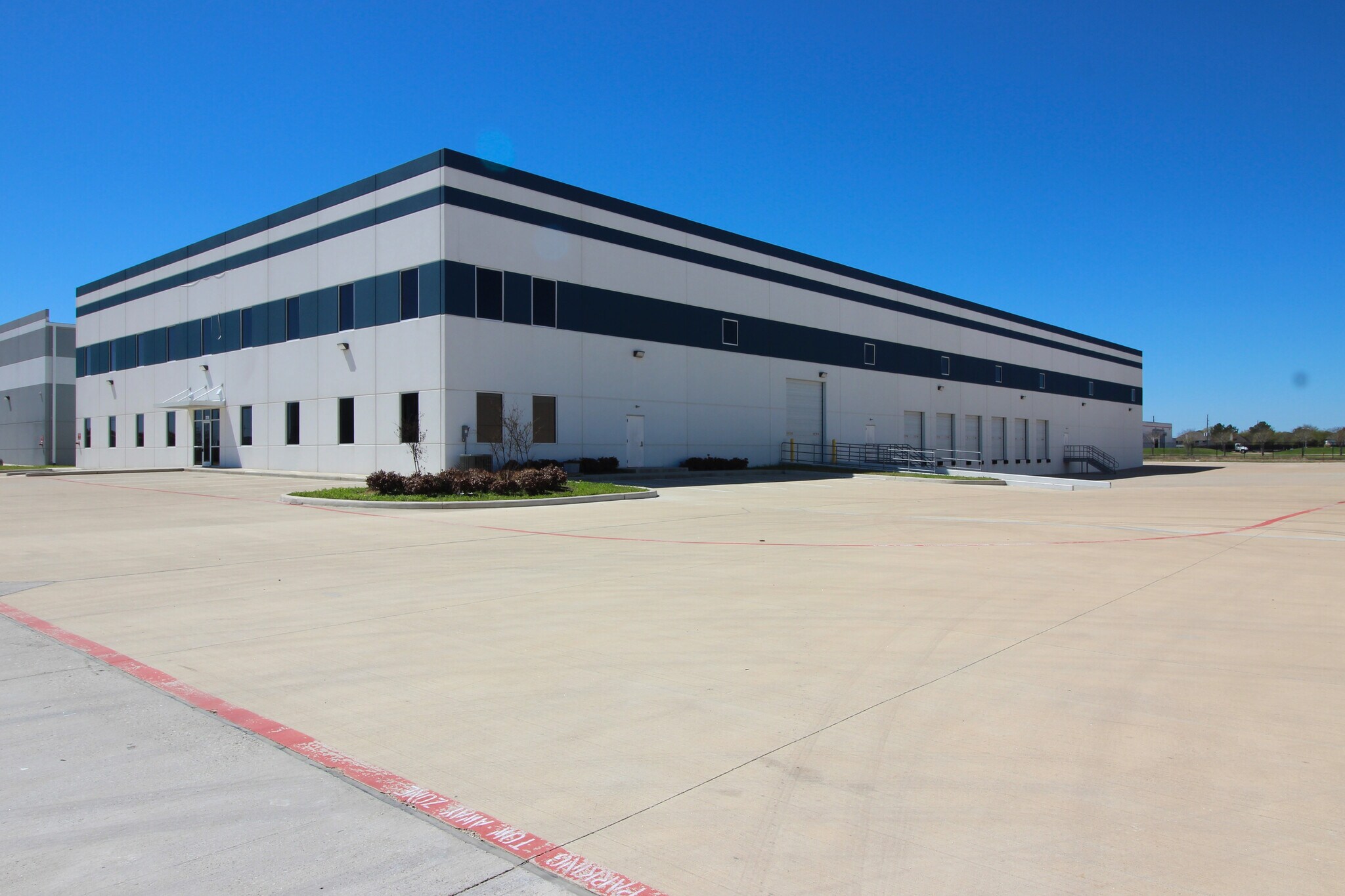 22745 NW Lake Dr, Houston, TX à louer Photo du bâtiment- Image 1 de 13