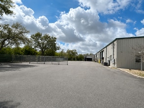 8813 Venture Cv, Temple Terrace, FL for lease Interior Photo- Image 2 of 28