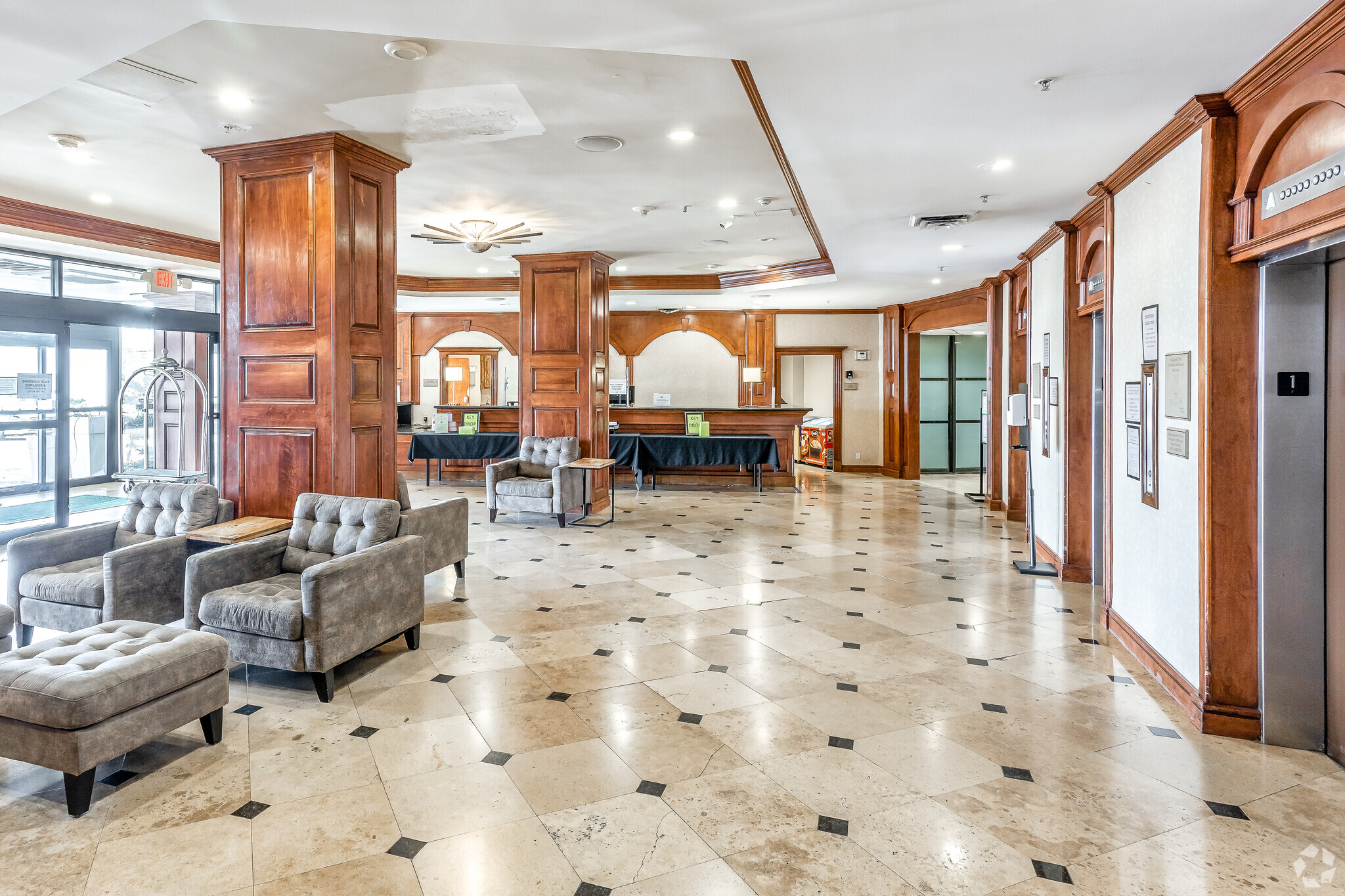 4500 Harry Hines Blvd, Dallas, TX for sale Interior Photo- Image 1 of 1