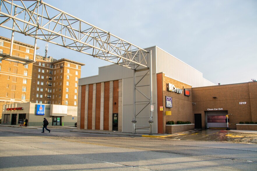 1225 N Meridian St, Indianapolis, IN à louer - Photo du bâtiment - Image 1 de 9