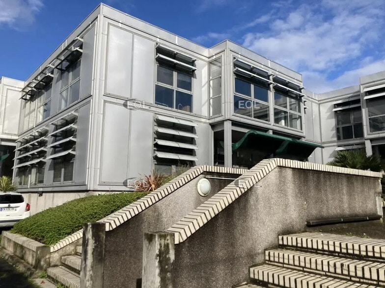 Flex in Sucy-en-Brie for lease - Building Photo - Image 1 of 8