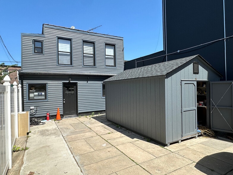 1809 Decatur St, Ridgewood, NY for lease - Building Photo - Image 1 of 4